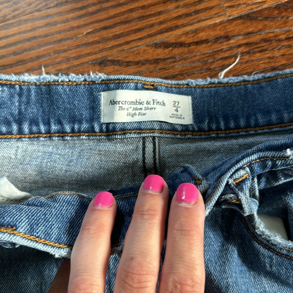 Abercrombie & Fitch the mom short high rise size 4 - Picture 3 of 3